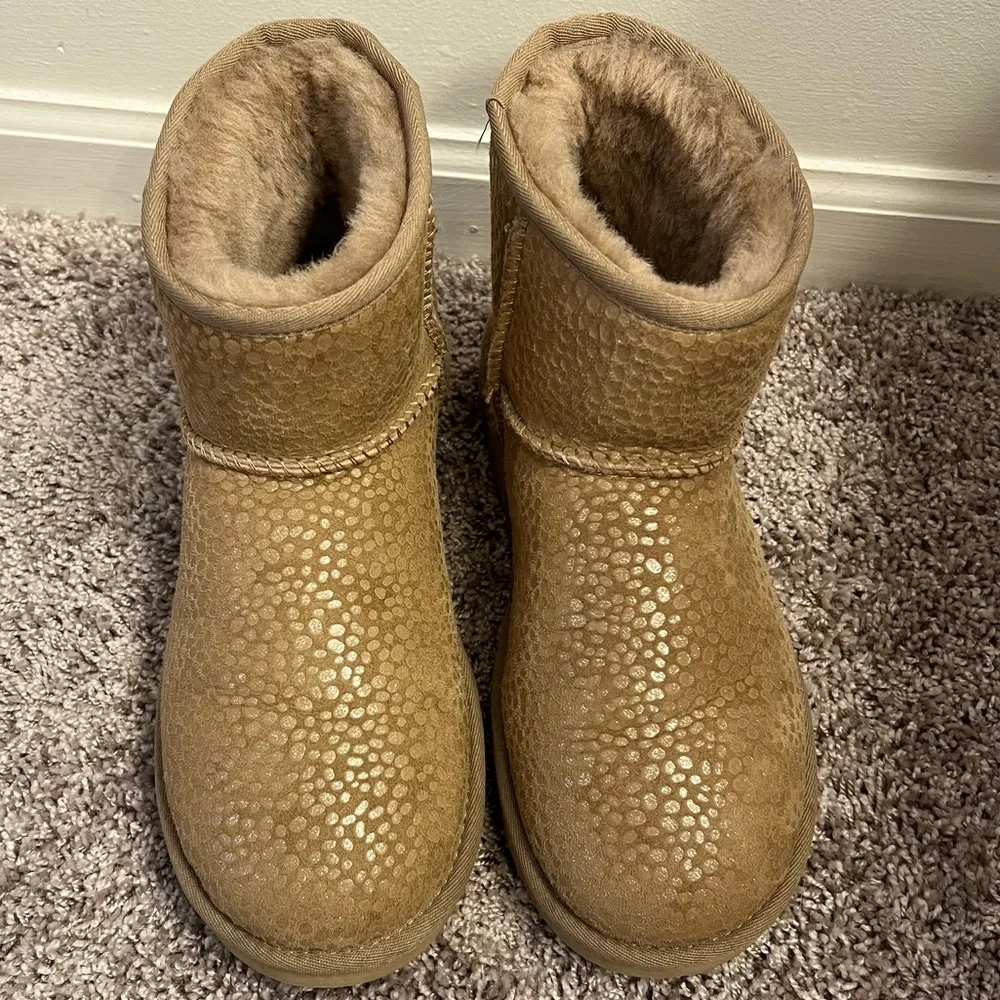 {UGG} Classic Mini Sparkle Spots Boots Tan - Picture 2 of 9